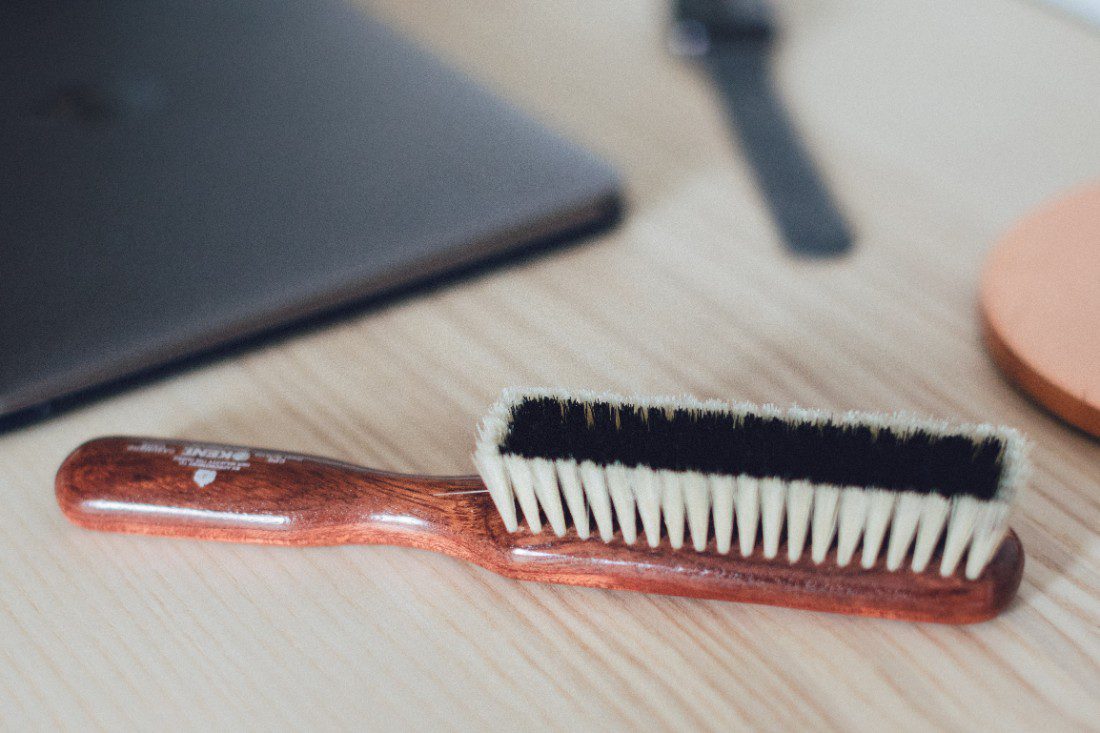 How to use a clothes brush