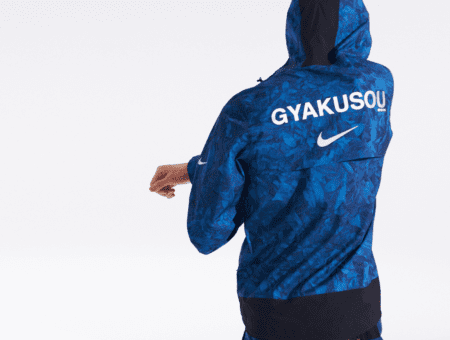 NIKE - 新品  NIKELAB GYAKUSOU ジャケット S UNDERCOVER NIKELAB GYAKUSOUから、革新的なフーデッドジャケットが到着