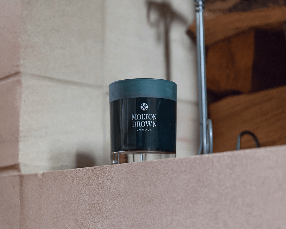 molton-brown-russian-leather-candle
