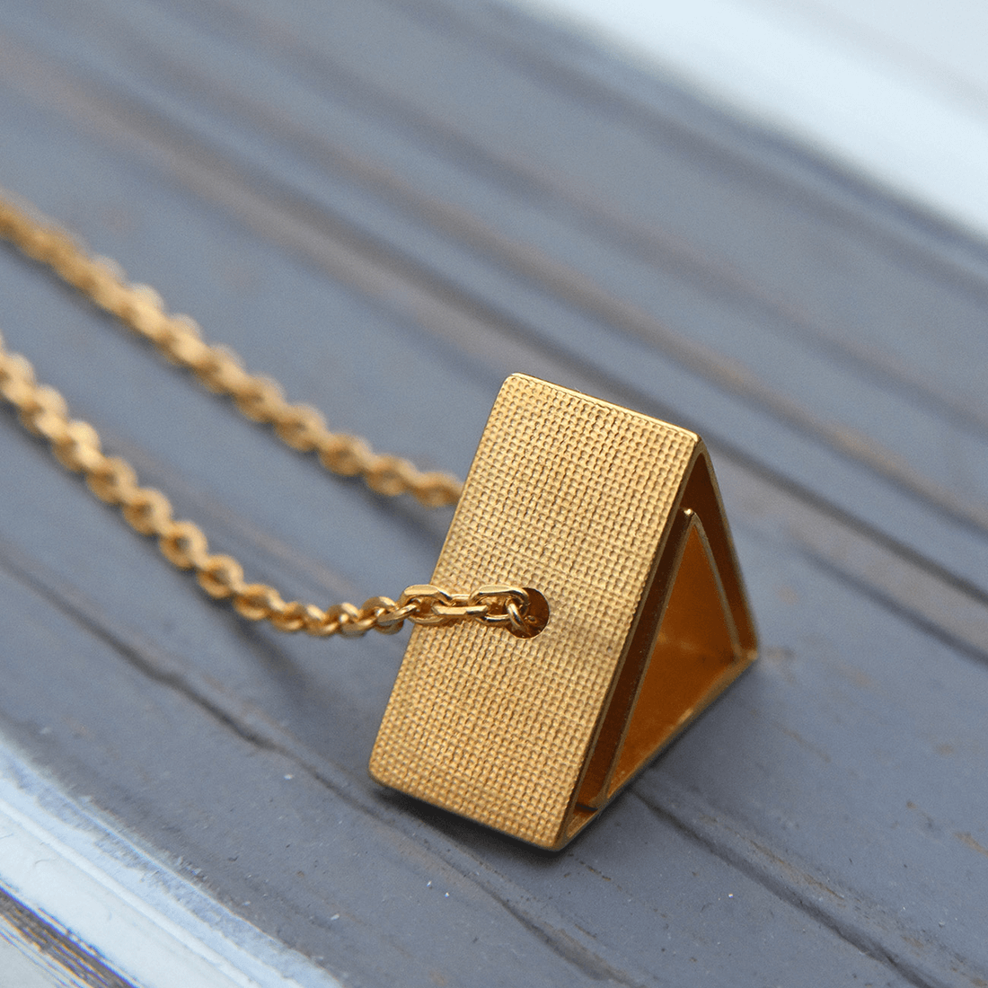 kei-tominaga-shape-in-shape-necklace-triangle-gold-6