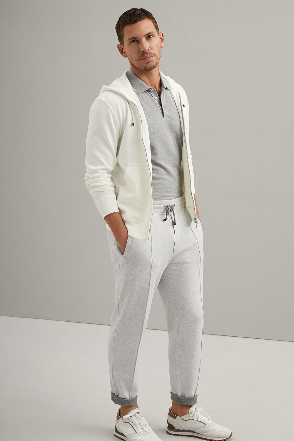 7 Sweatpants Outfits That Look Stylish, Not Sloppy