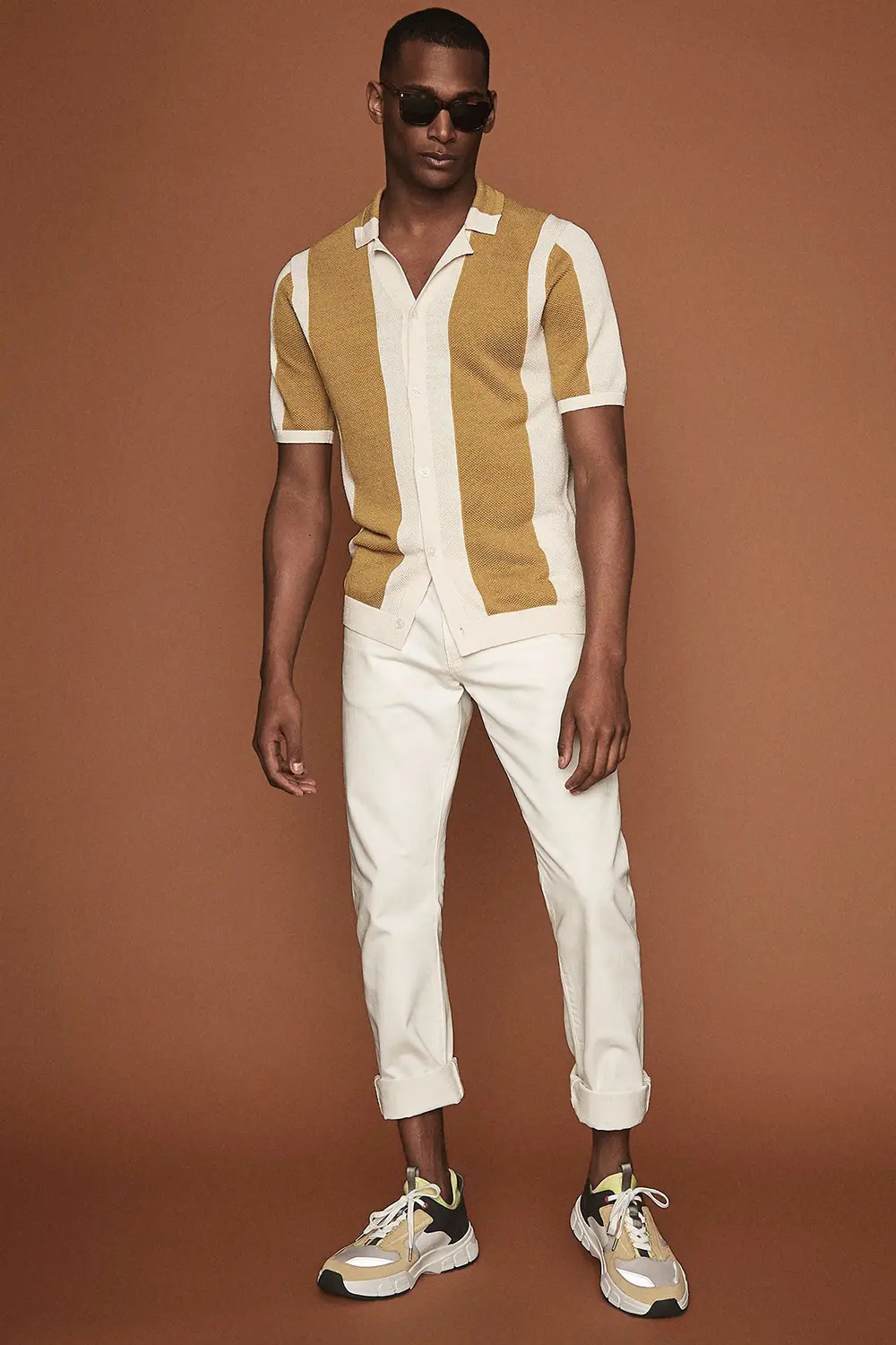 What You Should Wear With White Jeans: 7 Easy Outfits For Men