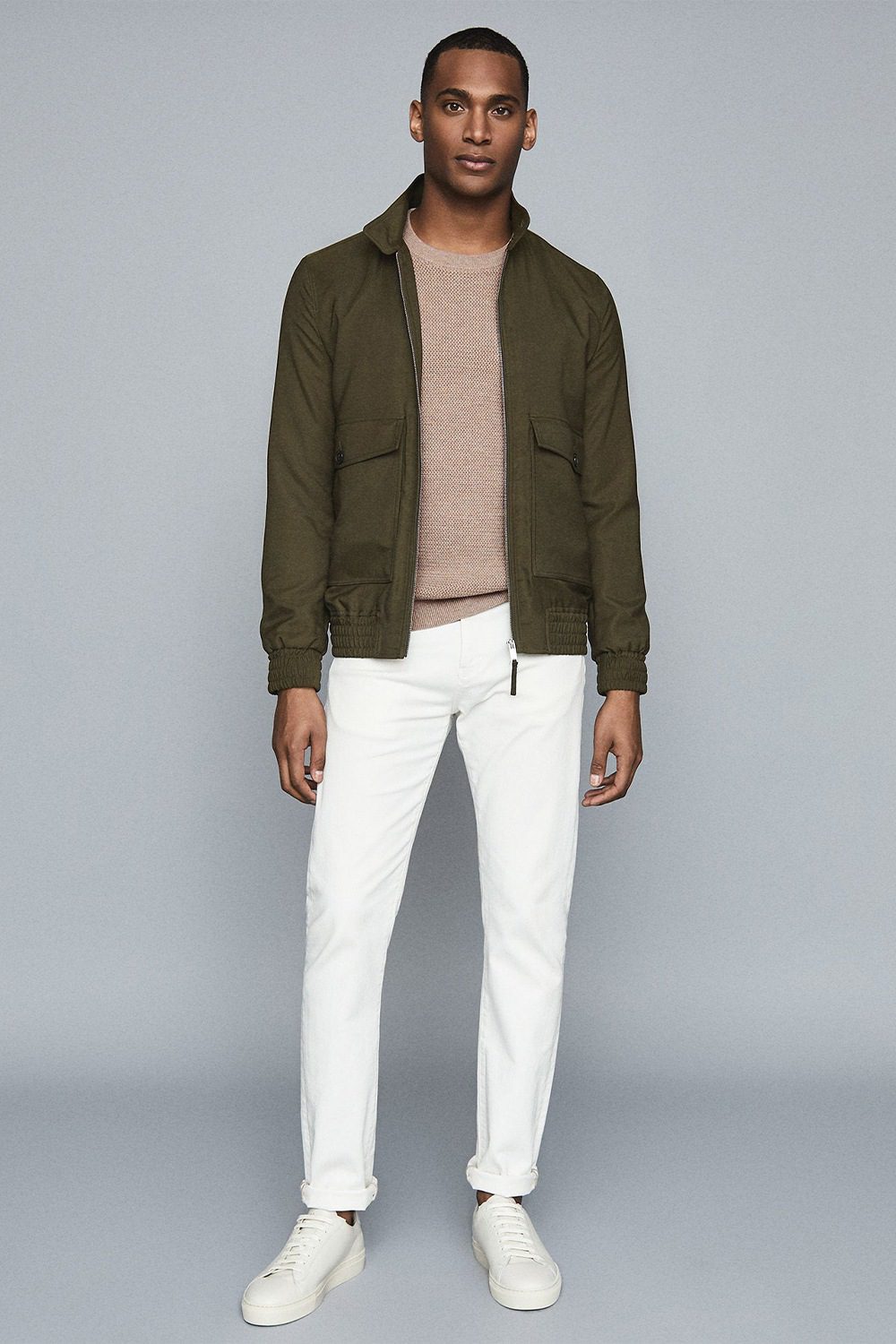 What You Should Wear With White Jeans: 7 Easy Outfits For Men