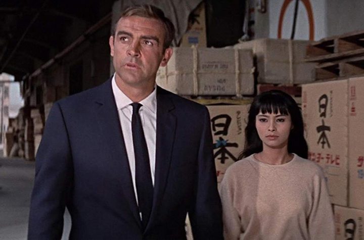 The 10 Best Suits Worn By James Bond (& How To Get The Look)