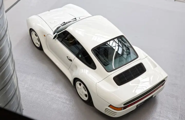 White Porsche 959 top