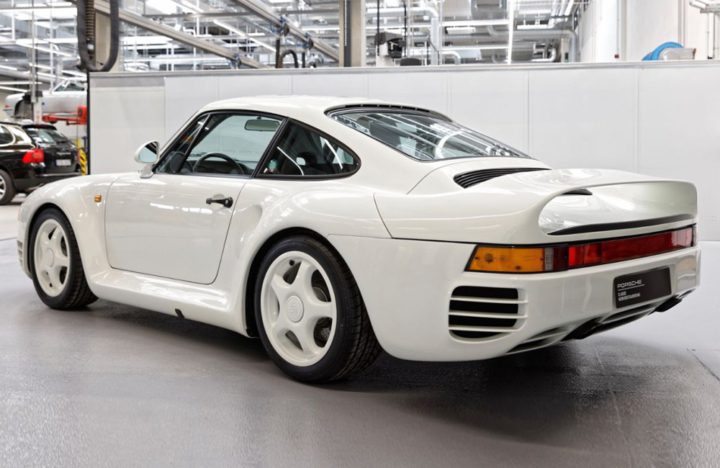 White Porsche 959 rear