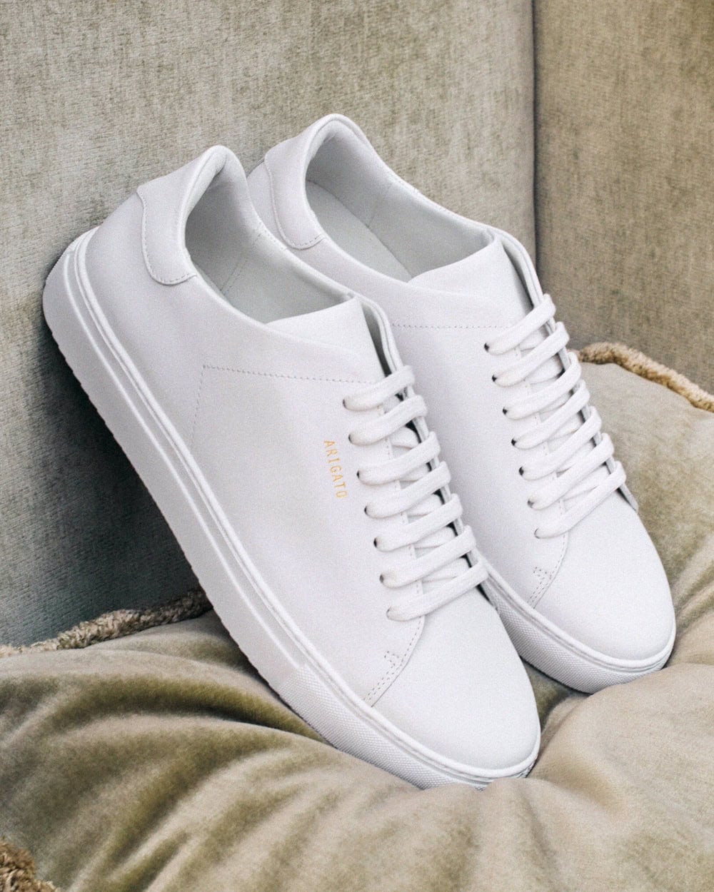 The Best Minimalist Sneaker Brands For Men (& The Model To Buy)
