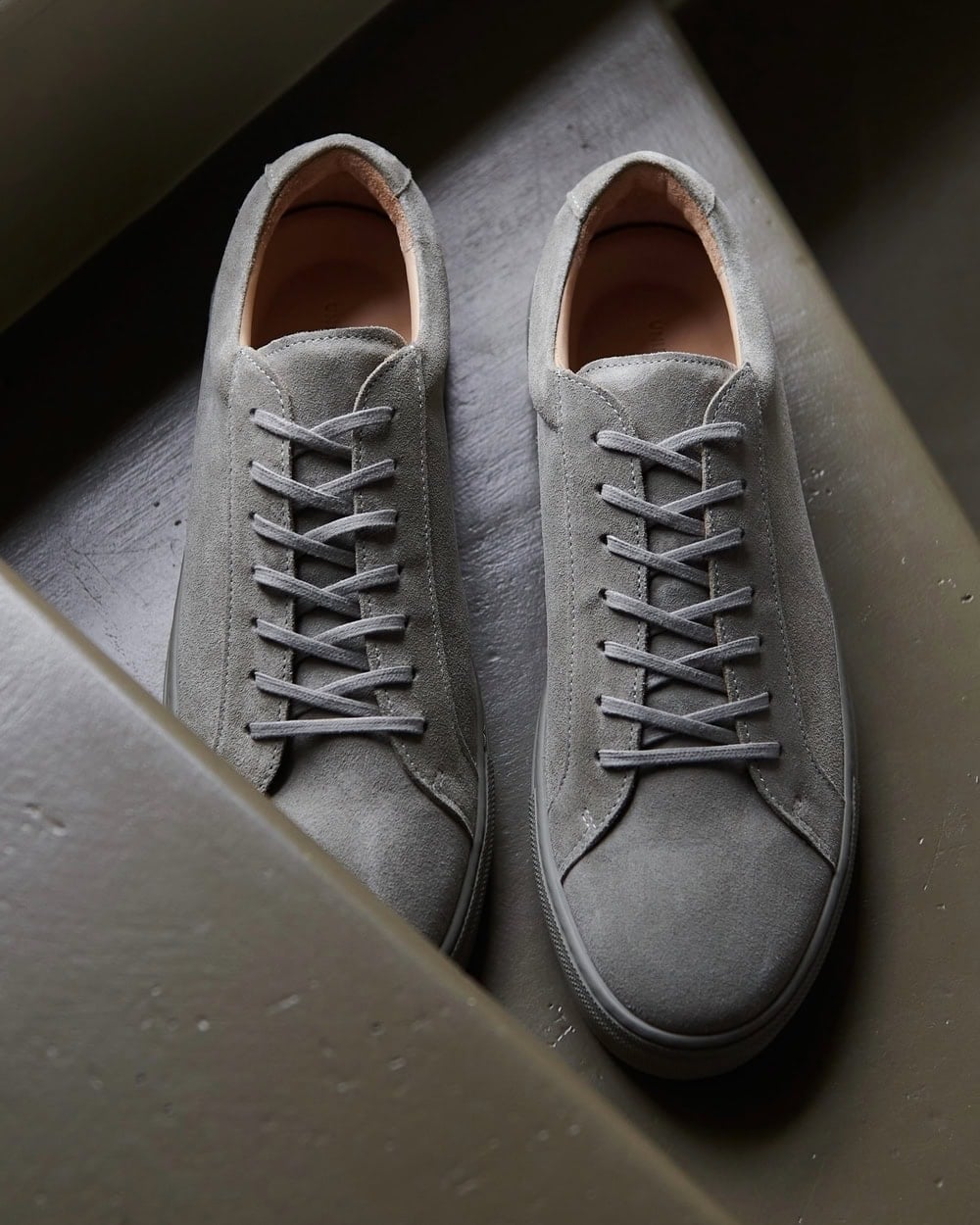 The Best Minimalist Sneaker Brands For Men (& The Model To Buy)