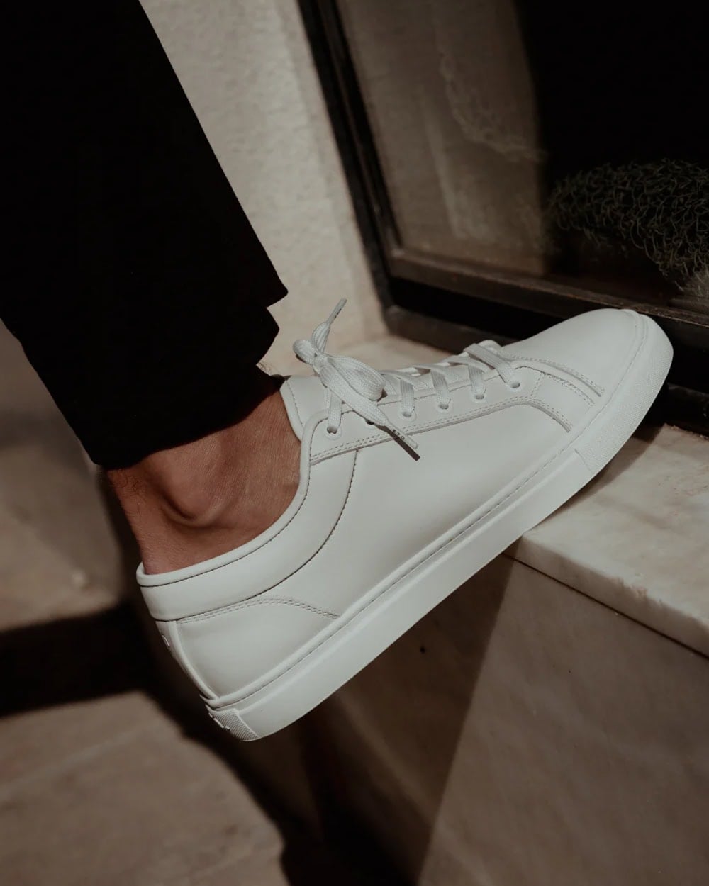 The Best Minimalist Sneaker Brands For Men (& The Model To Buy)