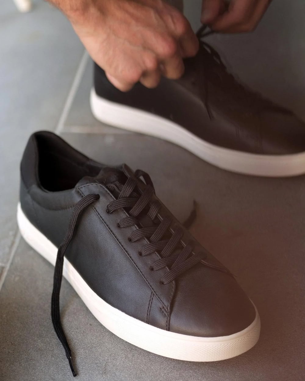 The Best Minimalist Sneaker Brands For Men (& The Model To Buy)